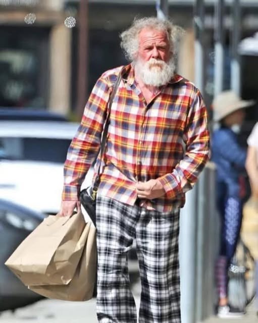 This Hollywood hunk is known for leading roles. The actor is 83 years old and unrecognizable now