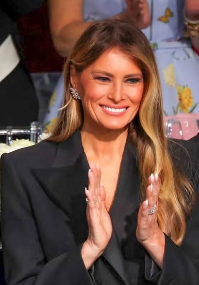 ‘Wow’: Users React to Melania Trump’s New Official Portrait – Photo