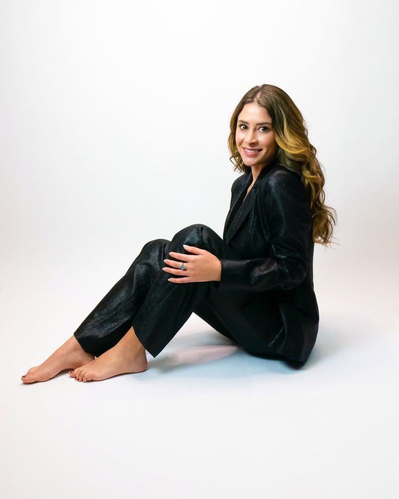 This TV host accidentally revealed way more than intended on live TV, leaving viewers everywhere completely stunned. The unexpected moment sparked a flurry of reactions online