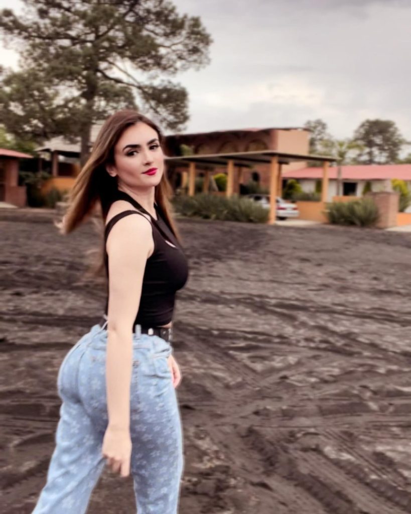 She Stayed Focused—But Viewers Caught What Happened in the Background