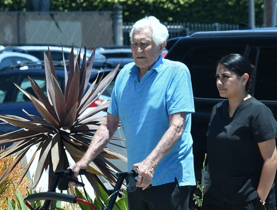Iconic Star, 85, Seen with Walker Days After Ex-Wifeâs Dementia News!: Can You Guess Who?