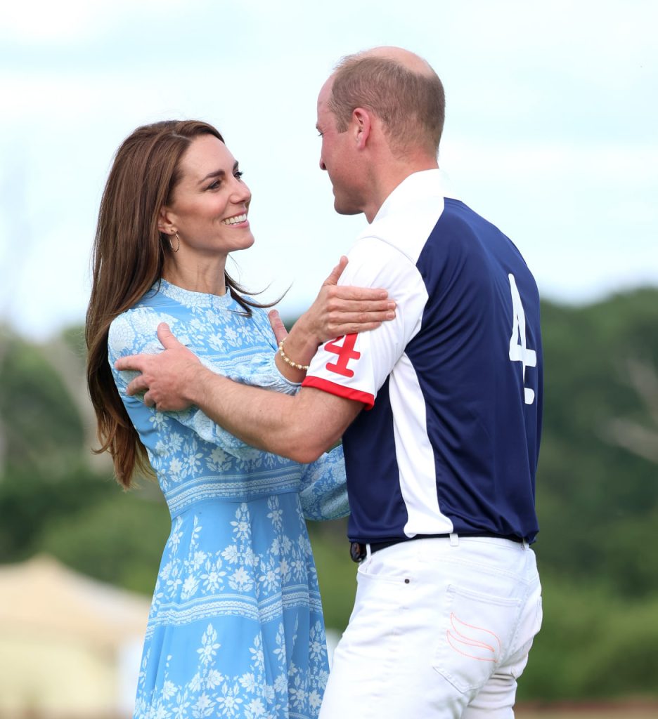 «The rarely-seen second wedding gown!» This is what Kate Middleton’s wedding dress looked like