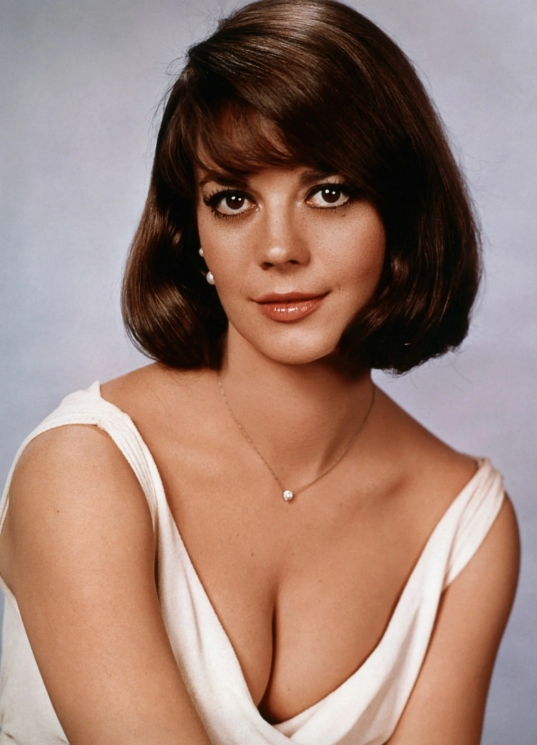 A Legendary Star Who Captivated Millions, But Left Us Too Soon at Just 43!: Who Is She?