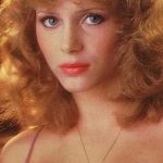 Those eyes, that body… absolutely stunning. She was one of the most breathtaking faces of the ’80s and ’90s
