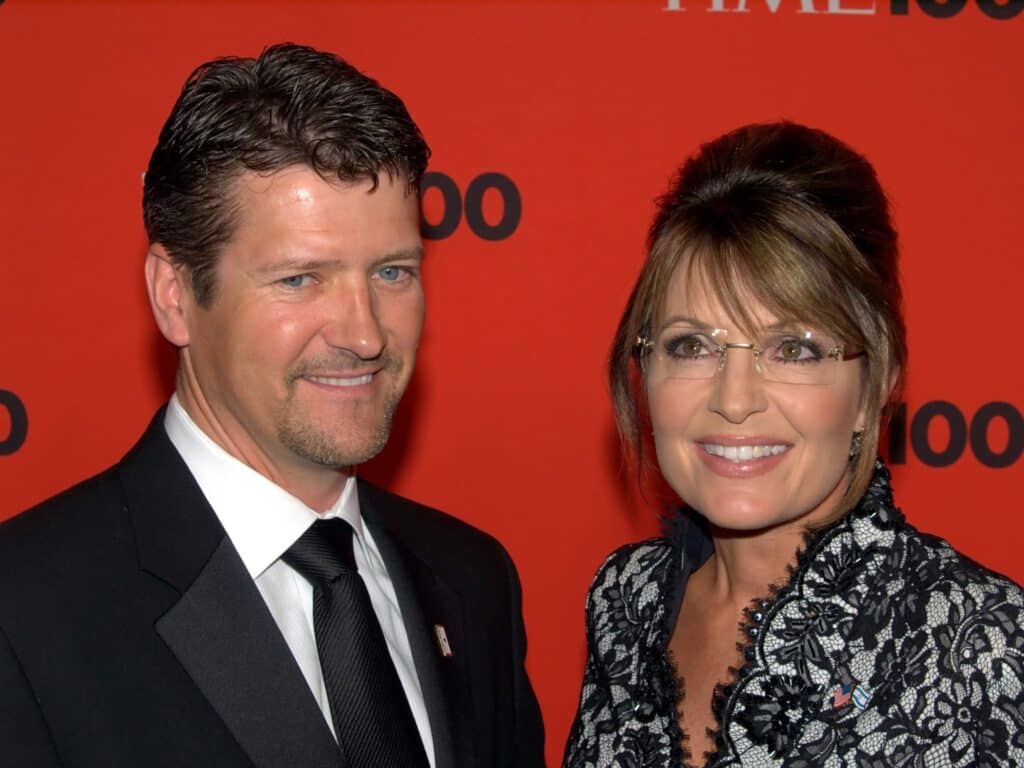 Sarah Palin was crushed after her 27-year role model marriage ended by email, now she’s found love again