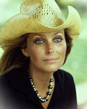 Those eyes… Who remembers this stunning beauty? Once a superstar — now she celebrates her 67th birthday.