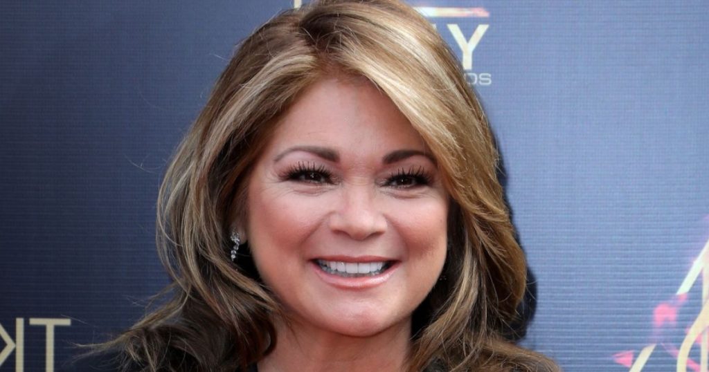 Overweight Star In A Purple Swimsuit Swimsuit: 63-year-old Valerie Bertinelli Showed Off Her Spicy Shots In A Pool!